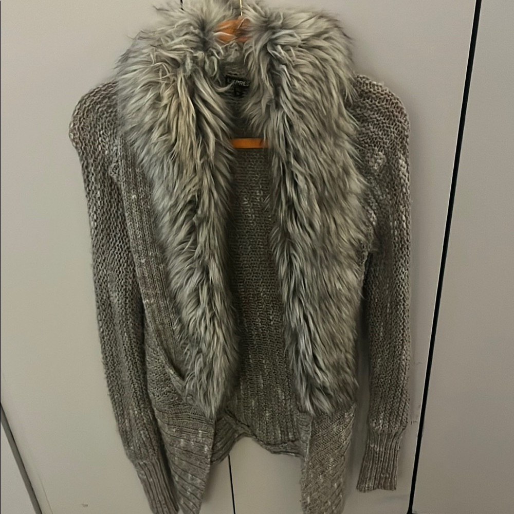 Chic Faux Fur Collar Sweater